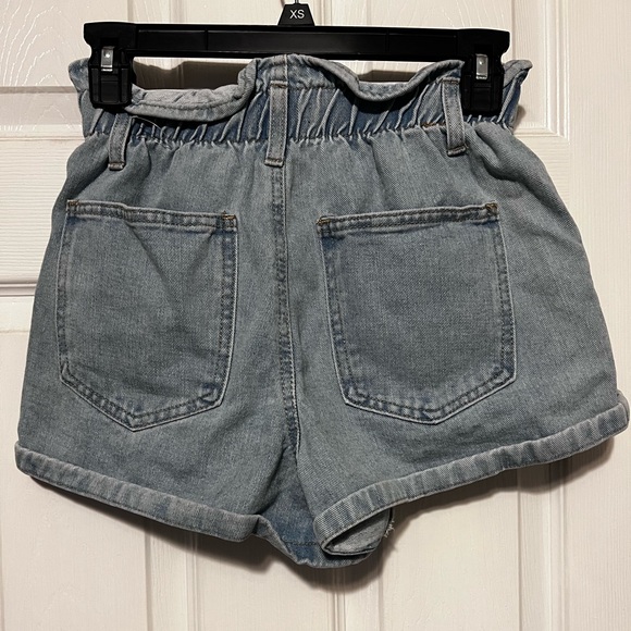 Forever 21 light wash denim loose short - Picture 2 of 2